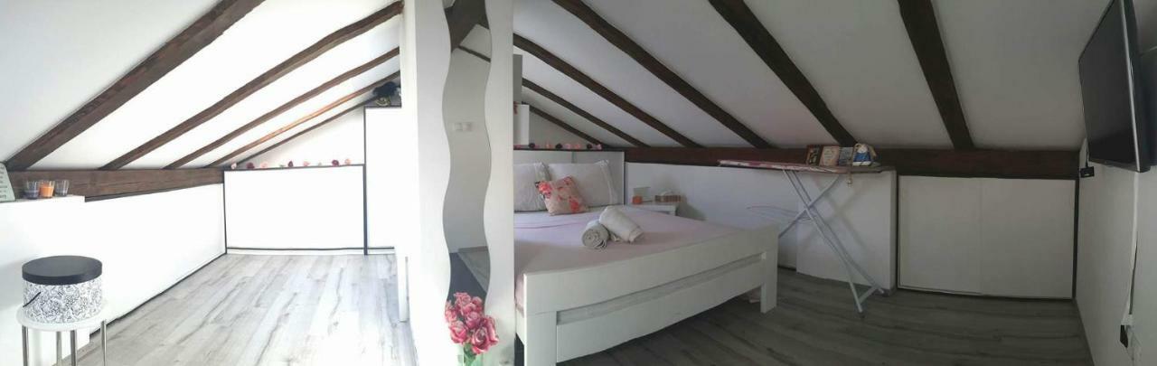 Chic Loft Appartment Krk Town Buitenkant foto